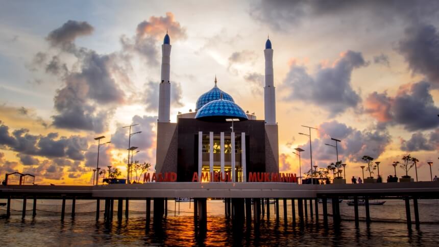 Masjid Terapung Makassar Masjid Terapung Makassar - Dolan Dolen