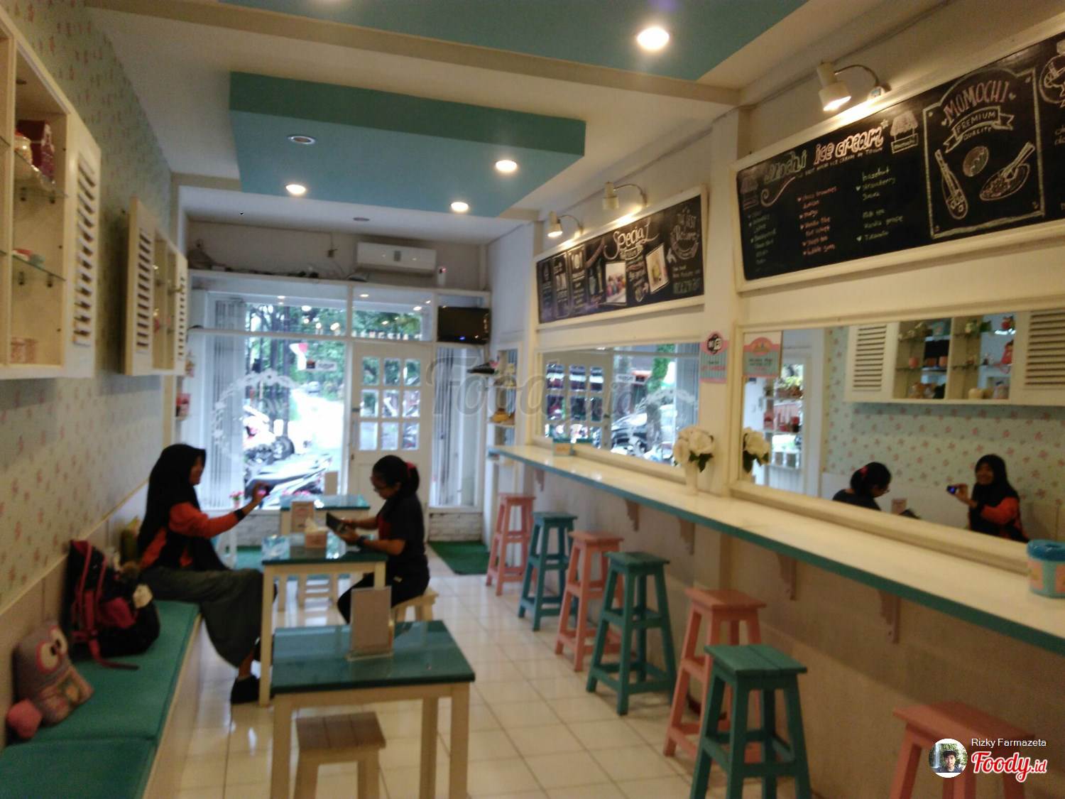 Cafe Kafe Momochi Kota Malang Kafe Momochi Kota Malang - Dolan Dolen