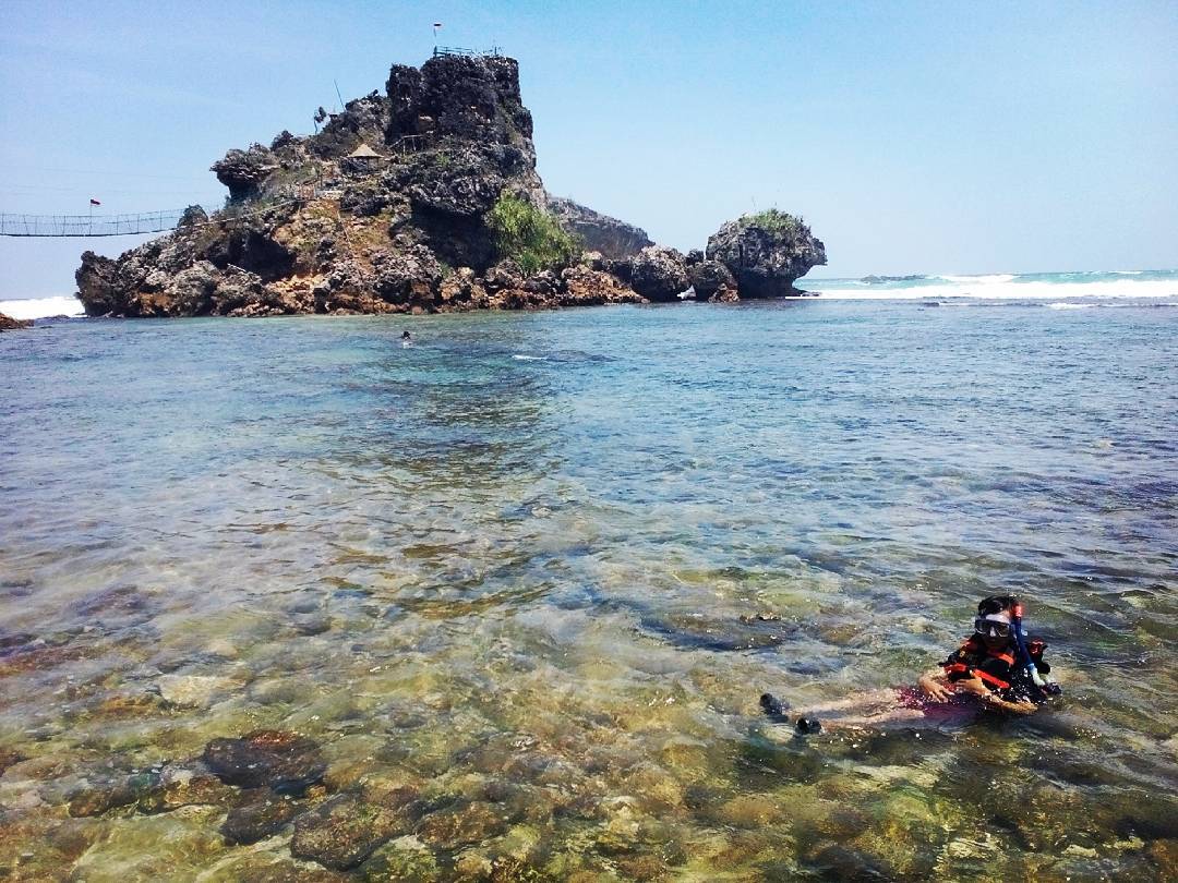 Pantai Nglambor, Pantai Nglambor Yogyakarta, Yogyakarta, Dolan Dolen, Dolaners Pantai Nglambor via iziec yk - Dolan Dolen