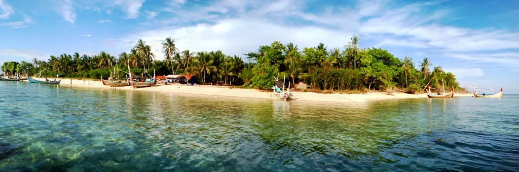 Gili Labak Sebongkah Surga di Pulau Madura svg xml  3Csvg 20viewBox 3D 270 200 201024 20341 27 20xmlns 3D 27http 3A 2F 2Fwww - Dolan Dolen